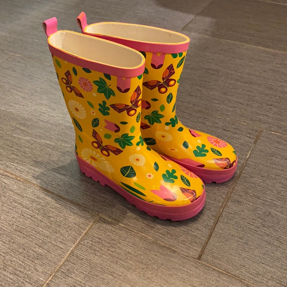 Kid made modern rain boots size large 9/10